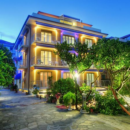 Hotel Villa Delibera Varazze Exterior photo